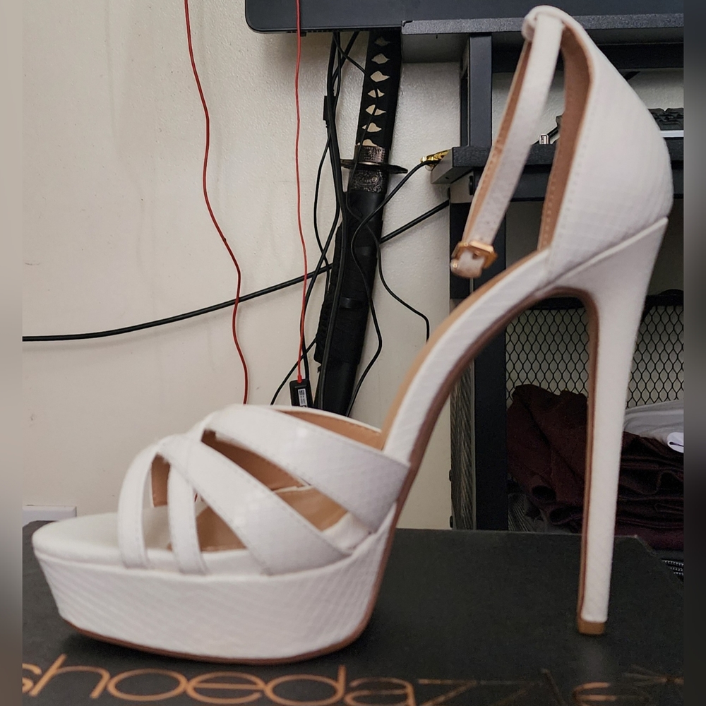 Shoedazzle heeled sandals